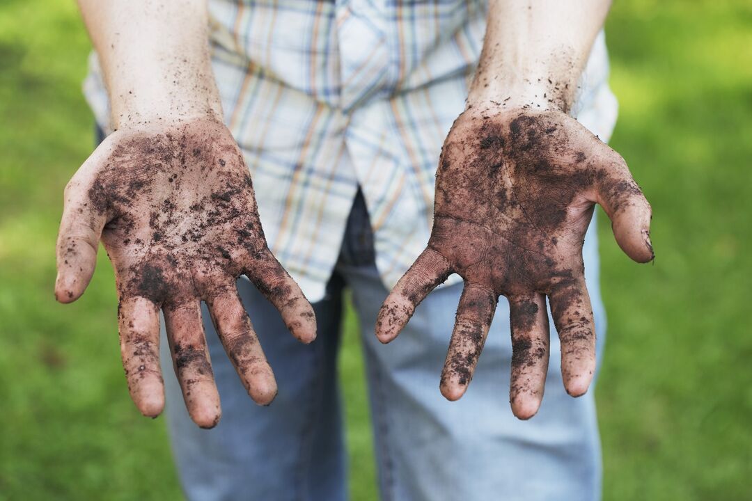 mani sporche come causa di infezione da parassiti