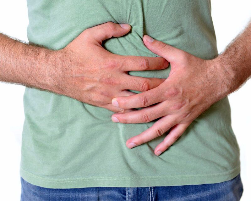 I vermi possono vivere nell'intestino, causando dolore nella zona addominale