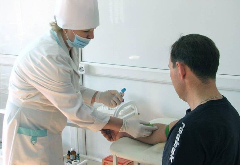 prelievo di sangue per il test dei parassiti